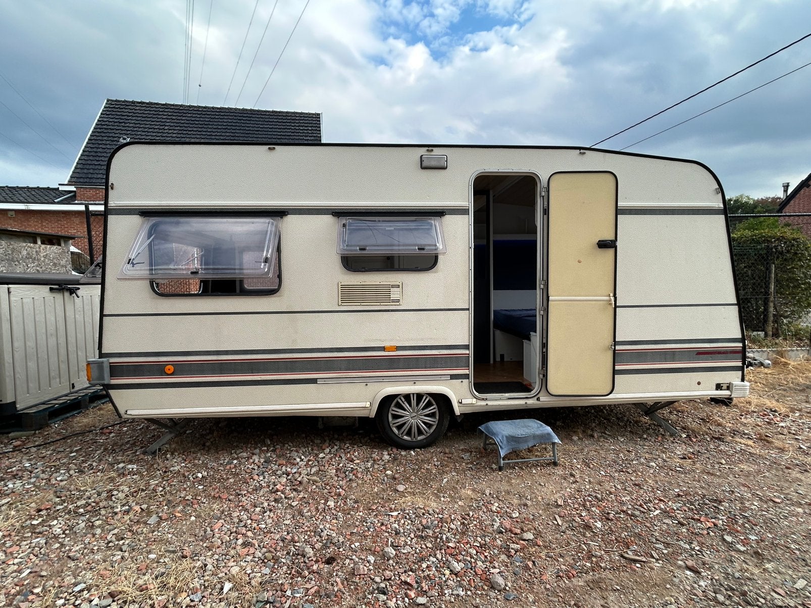 Caravan Burstner city, Jusqu'à 4, 5 à 6 mètres, 750 - 1000 kg, Particulier