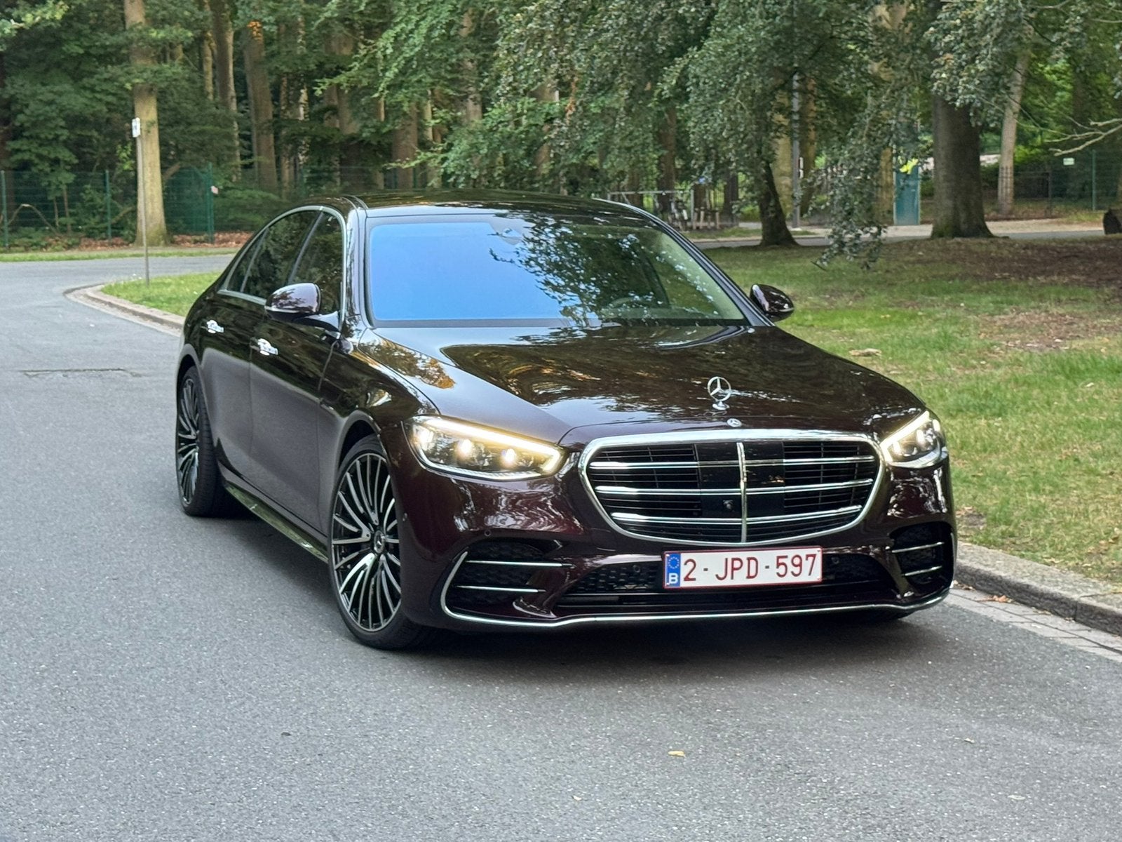 Limousine hybride Mercedes S 580e | Couleur bordeaux, Autos, Cuir, Achat, 375 kW, Autres couleurs