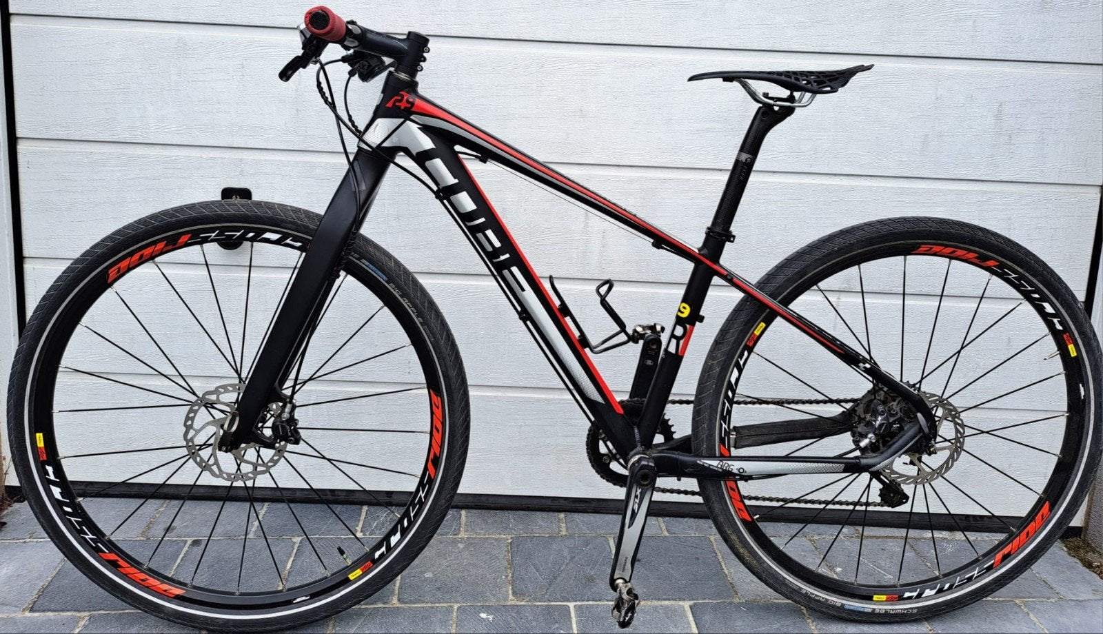 Gravelbike CUBE 29pouces nickel 
état nickel prix500€, Vélos & Vélomoteurs, Enlèvement ou Envoi