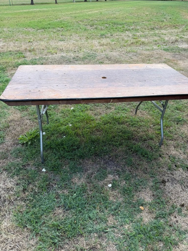 GRATIS: Klaptafel - plooitafel met metalen poten: 2 stuks, Ophalen, Metaal
