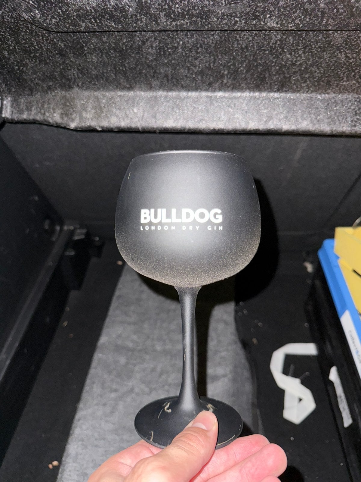 Bulldog gin glazen, Ophalen
