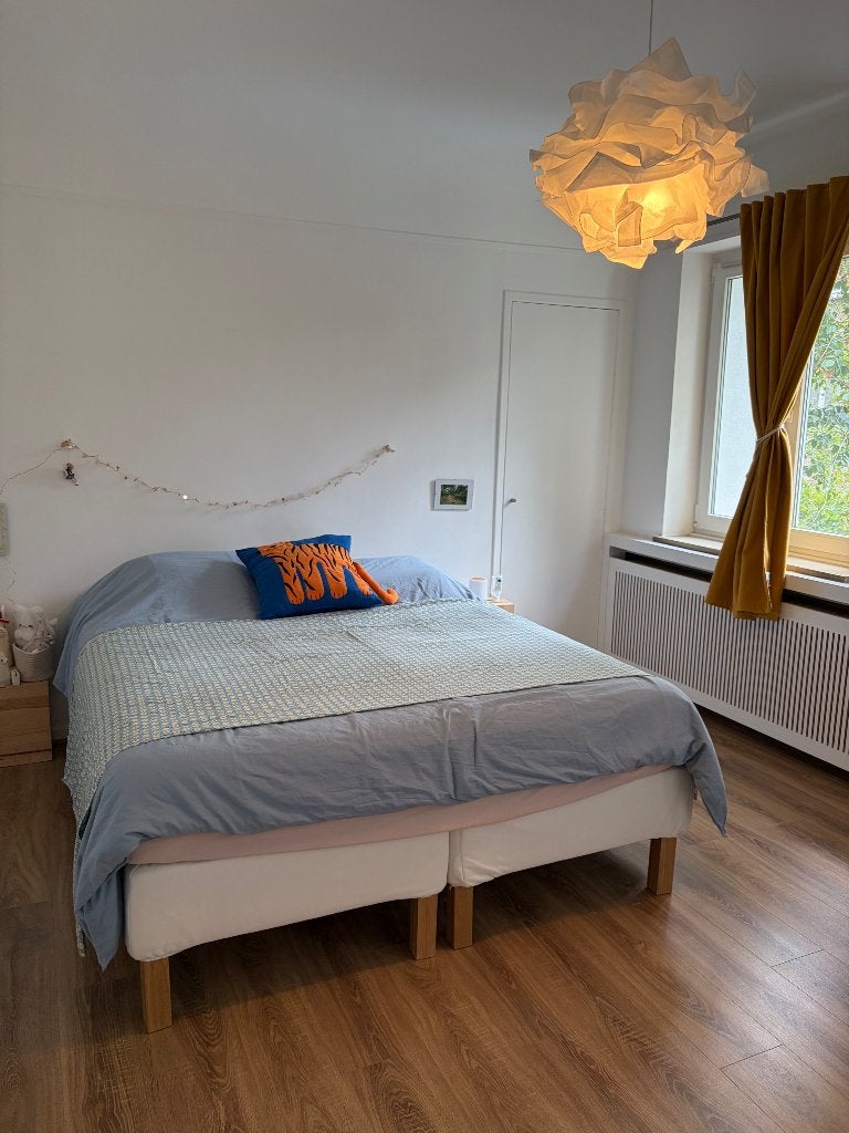 Cadre de lit avec pieds sommiers et matelas 160/200, Maison & Meubles, Enlèvement, Comme neuf, Matelas