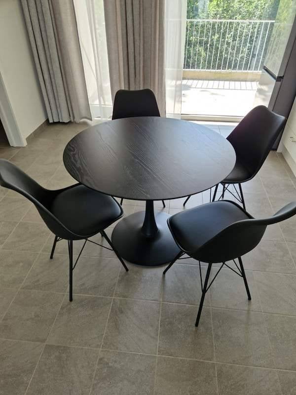 Nieuwe Mooie Zwarte Ronde Tafel + 4 Stoelen, Huis en Inrichting, Tafels | Eettafels, Ophalen, Rond, Zo goed als nieuw, Klasiek/Moderne look