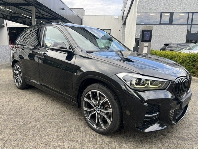 Bmw X1 Xdrive25e 220pk M-Pack Pano/leder/Camera, Auto's, BMW, Zwart, Leder, Bedrijf, 5 zetels