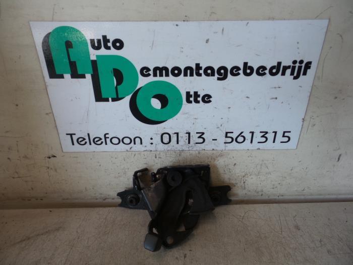 Slotmechaniek Motorkap van een Volkswagen Polo (Polo 99-), Gebruikt, -, Volkswagen, -