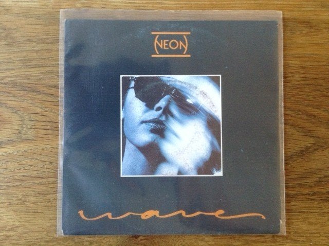 single neon, Overige genres, 7 inch, Ophalen of Verzenden, Beschermende buitenhoes