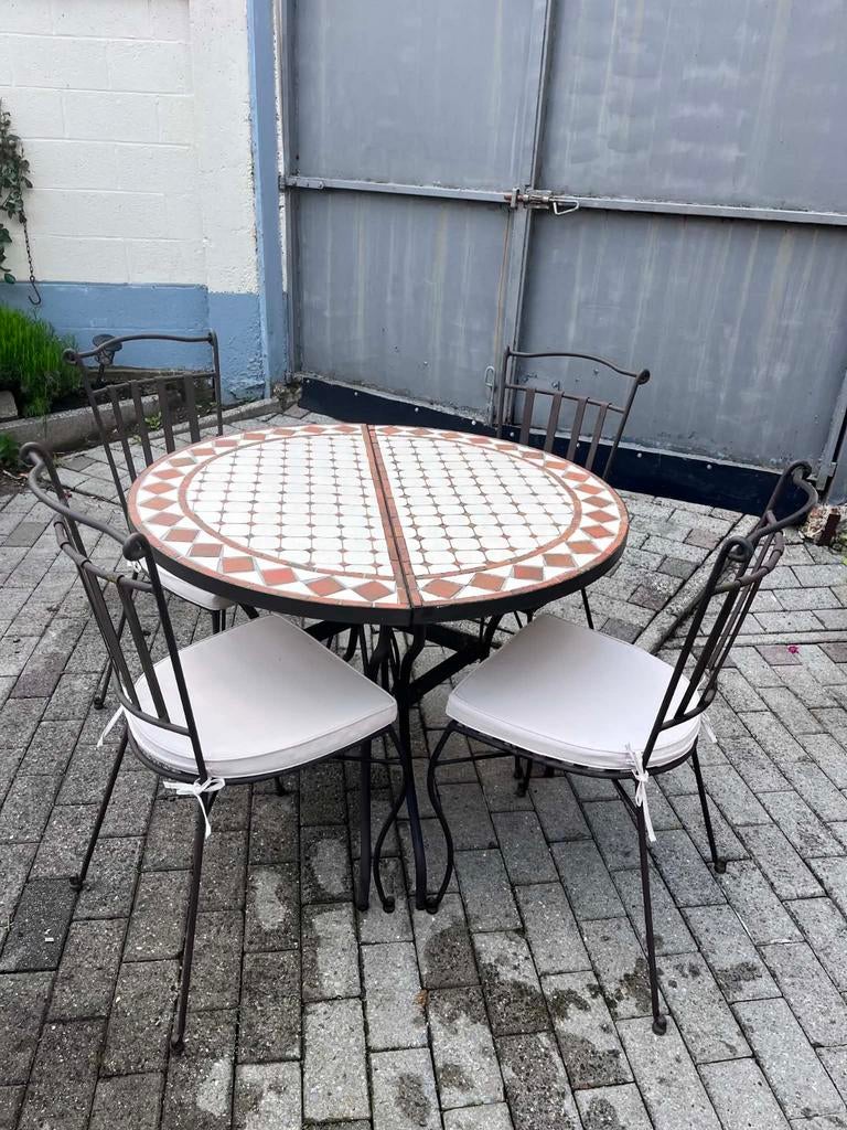 ENSEMBLE DE JARDIN, Enlèvement