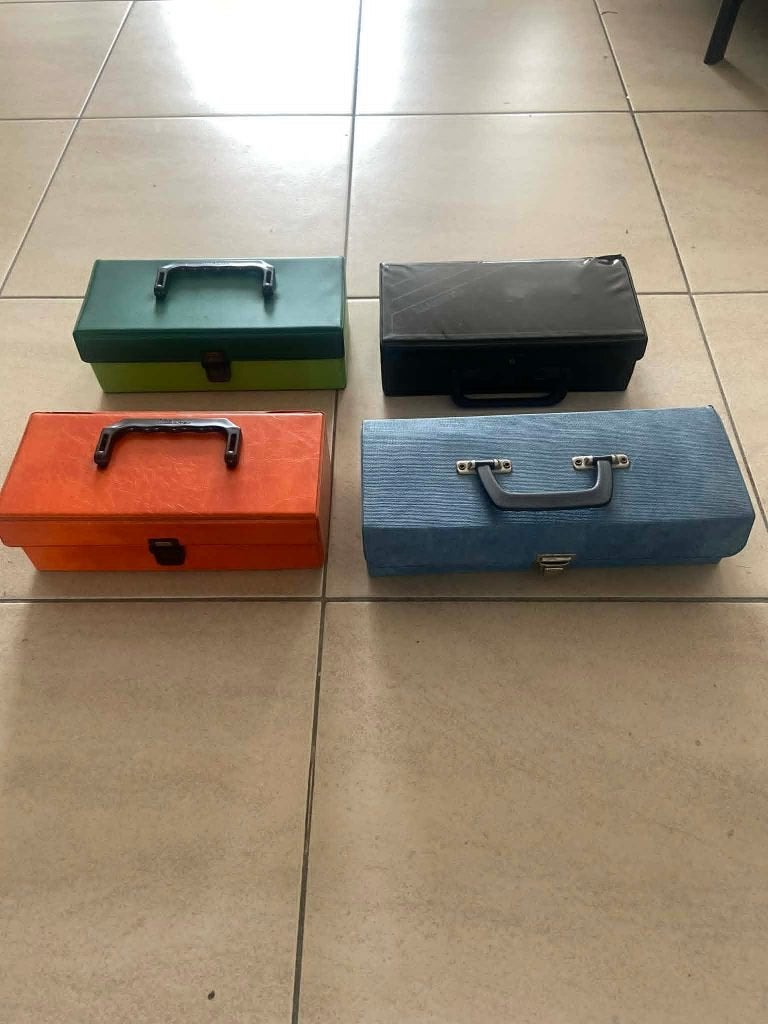 4 vintage cassetten opbergkoffertjes, Cd's en Dvd's, Cassettebandjes, Ophalen of Verzenden, Gebruikt