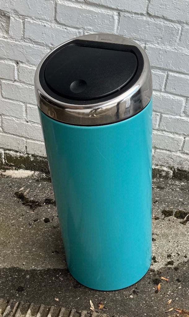 Poubelle, 20 à 30 litres, Enlèvement, Utilisé, Métal