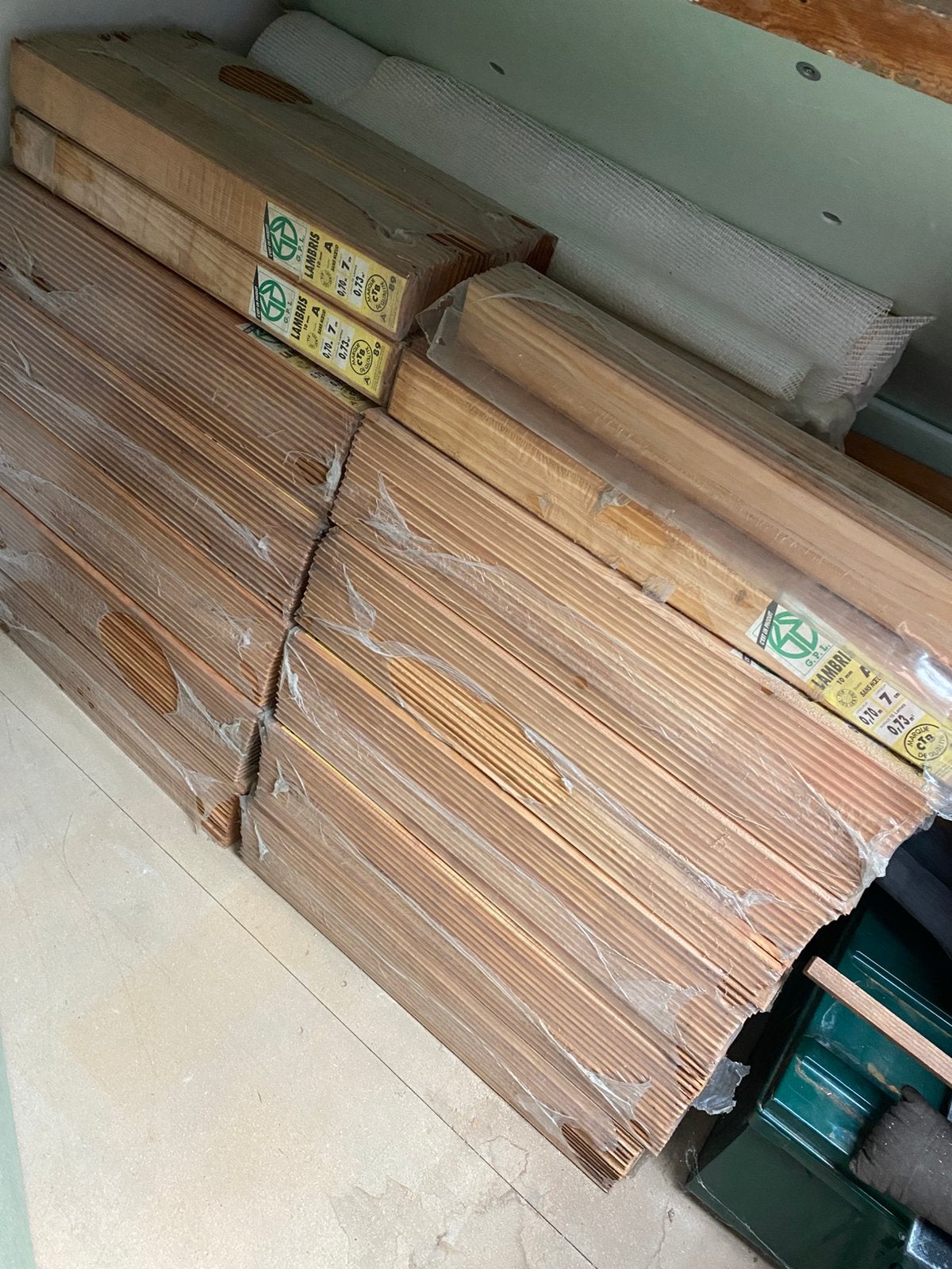 46 paquets de 15 lames LAMBRIS ( sans noeud) neuf, Enlèvement, Neuf, Planches