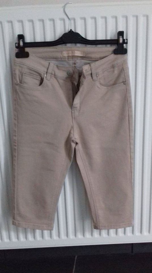 Nieuwe 3/4 broek, Kleding | Dames, Maat 38/40 (M), Beige, Nieuw, Ophalen of Verzenden