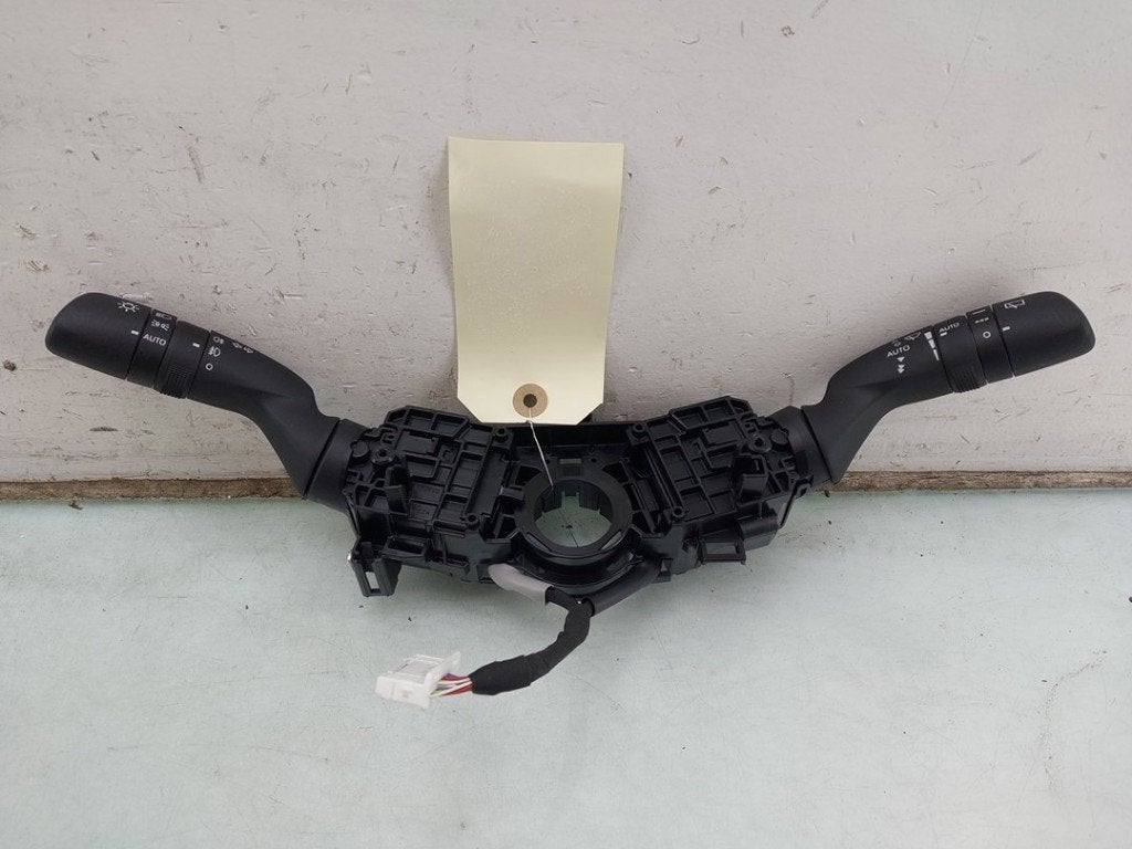 KNIPPERLICHTSCHAKELAAR Toyota Yaris Cross (PB1 / PJ1), Gebruikt, Kundenbetreuung@toyota.de, Toyota, Toyota-Allee 2
50858  Köln, DE