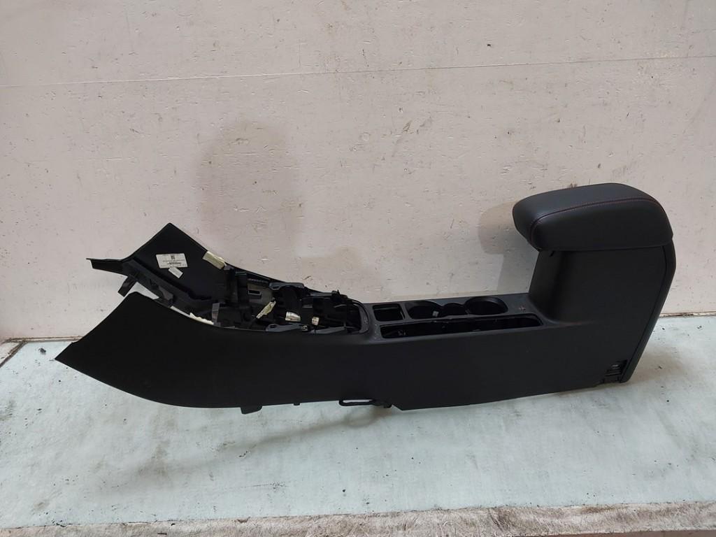 ACCOUDOIR CENTRAL Ford Puma (|2404371|L1TBS045C74AB1GUW|), Utilisé, Ford