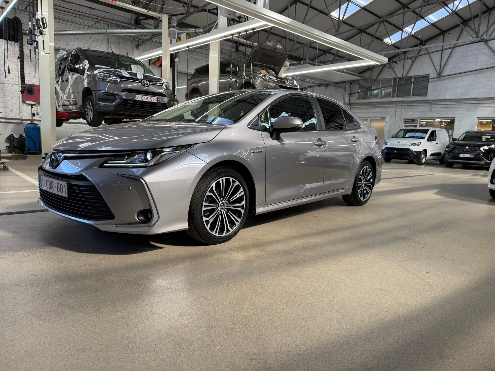 Toyota Corolla 1.8 benzine hybrid automaat, 25.000 km, Bluetooth, Argent ou Gris, Achat, Euro 6