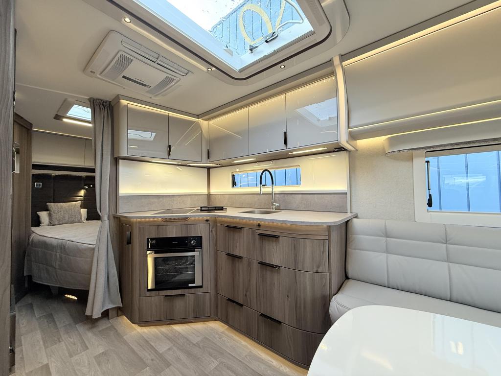 Kabe Imperial 560 XL KS * Hoekkeuken, Rondzit, Bedrijf, Kabe, Schokbreker
