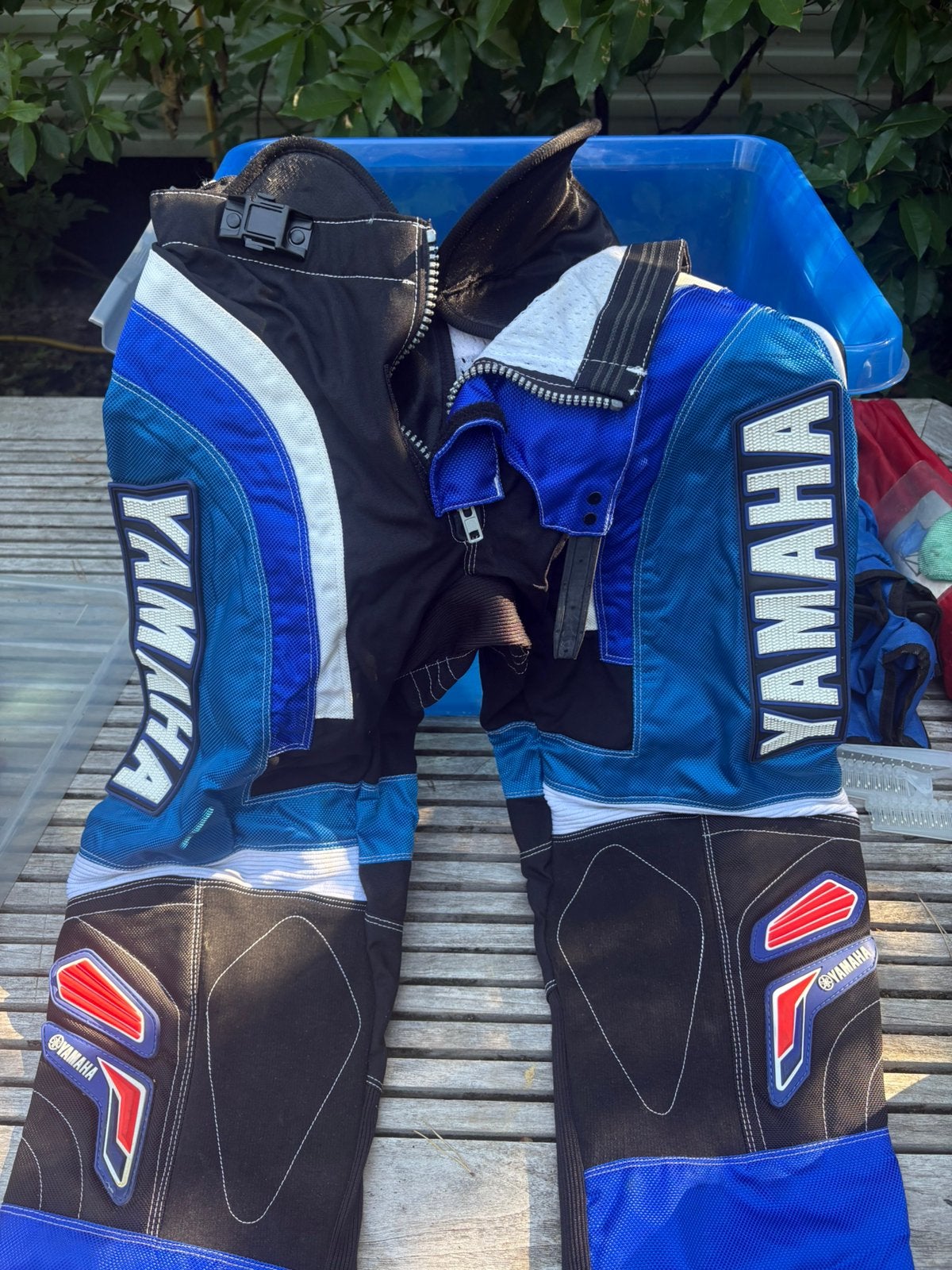 Moto boots, Motos, Vêtements | Vêtements de moto, Enlèvement