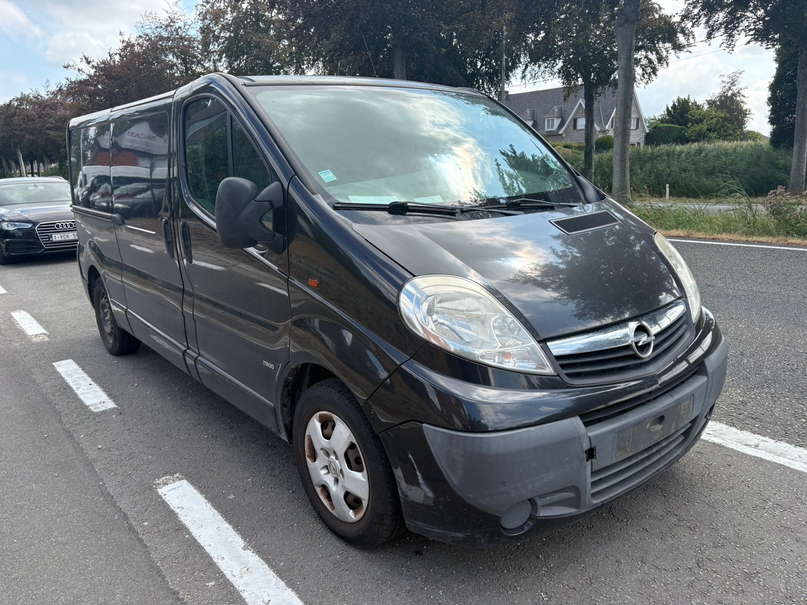 Opel Vivaro 2500 c automaat 220000 km, Stof, 4 cilinders, Zwart, Bedrijf