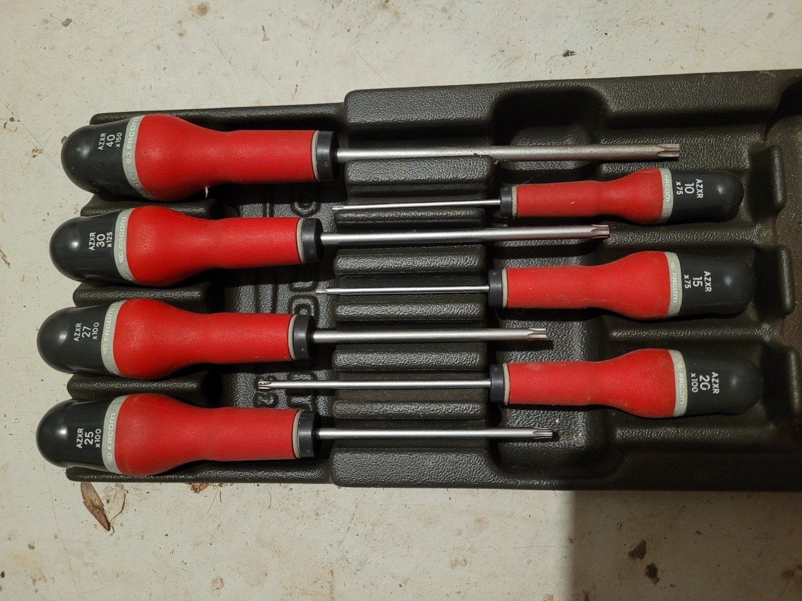 FACOM Tournevis Torx (étoile)
Série AZXR = gamme pro ergonom, Enlèvement ou Envoi