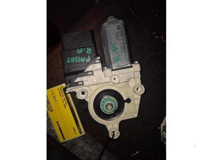 Moteur de vitre portière d'un Volkswagen Passat, Autos : Pièces & Accessoires, Volkswagen, -, 3 mois de garantie, Utilisé