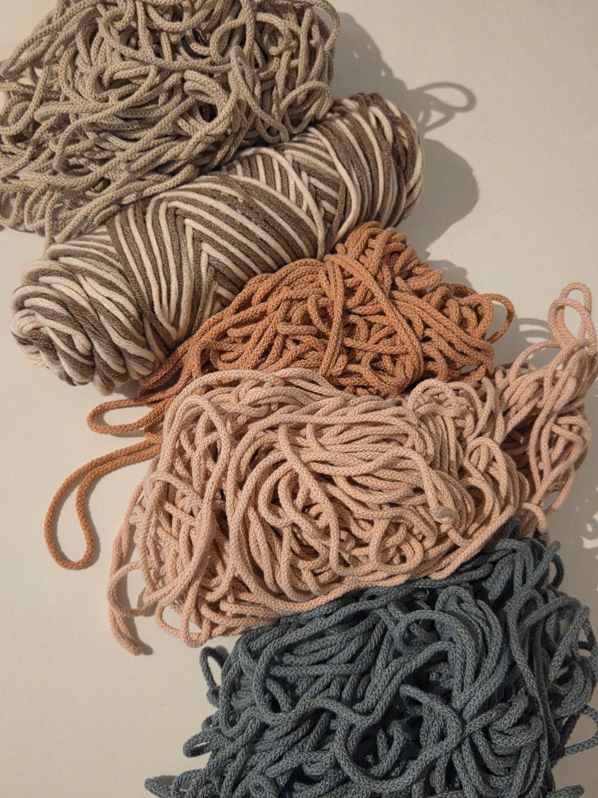 Lot de cordons en coton pour macramé – principalement 3 mm, Hobby en Vrije tijd, Breien en Haken, Gebruikt, Breien of Haken, Wol of Garen