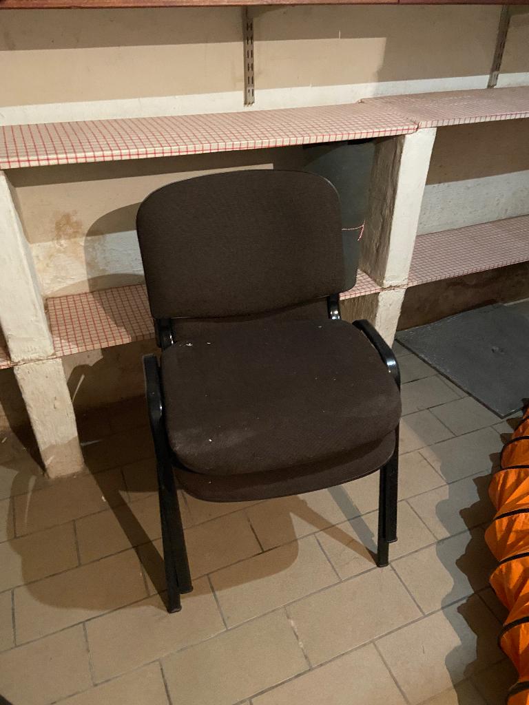Gratis 2 stoelen, Huis en Inrichting, Ophalen, Twee, Bruin, Zo goed als nieuw