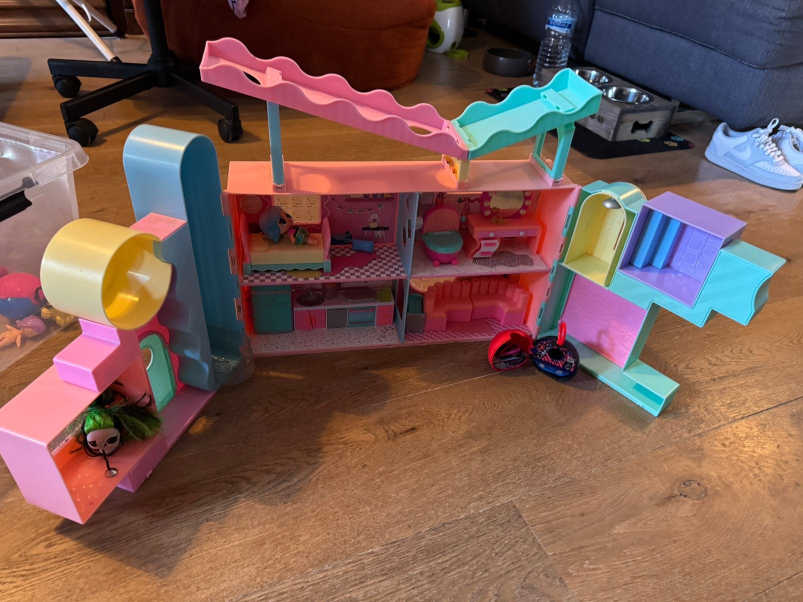 Klein LOL poppenhuis, Kinderen en Baby's, Speelgoed | Poppenhuizen, Ophalen, Zo goed als nieuw, Poppenhuis