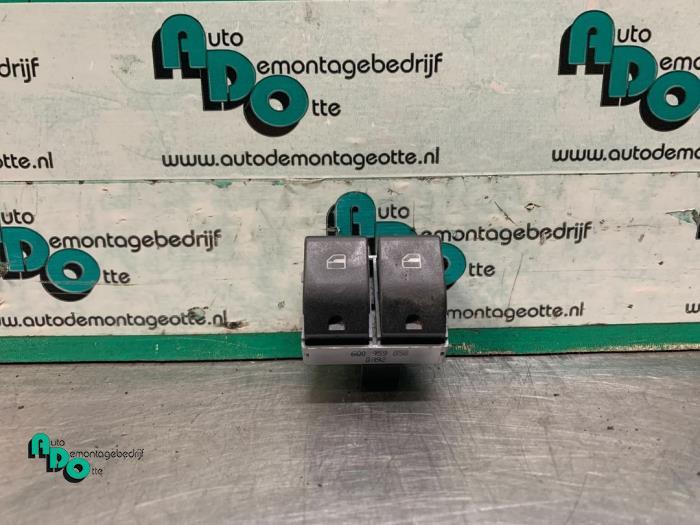 Commutateur vitre électrique d'un Volkswagen Polo (Polo 01-, Autos : Pièces & Accessoires, Tableau de bord & Interrupteurs, Volkswagen