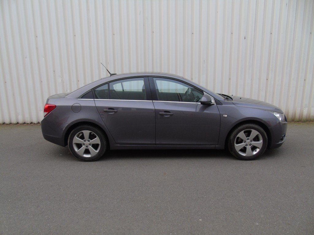 Chevrolet Cruze 17D, Attache remorque, Clim, 1ier main, 2013, Achat, 4 portes, Boîte manuelle, Noir