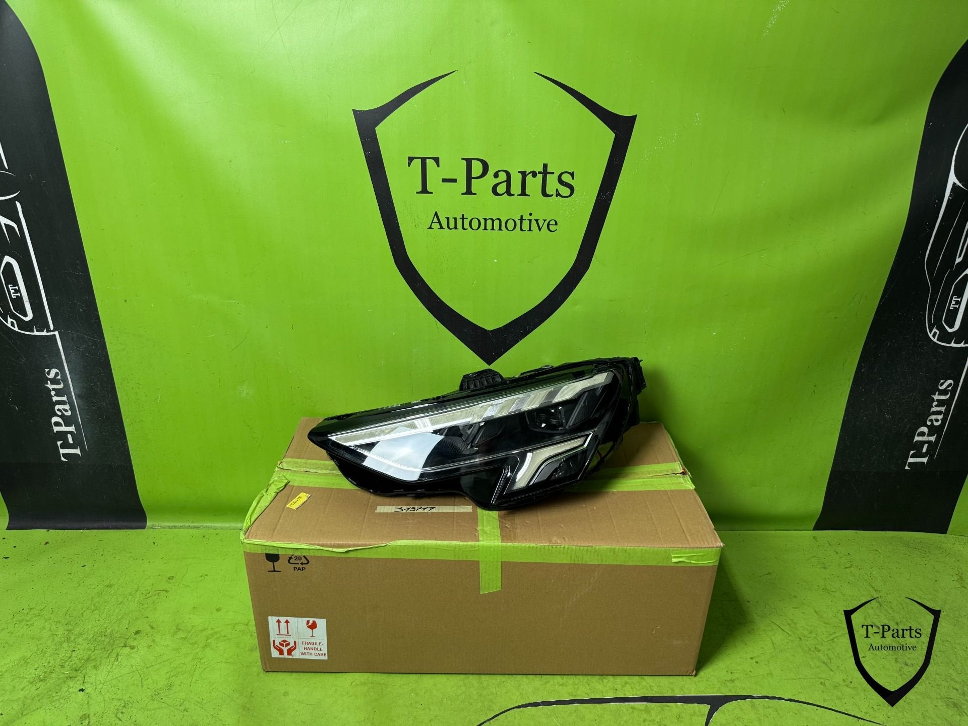 links koplamp AUDI A3 8Y VOLLEDIGE LED 8Y0 8Y0941033, Gebruikt, AUDI AG, Auto-Union-Strasse 1
85045  Ingolstadt, DE, Audi