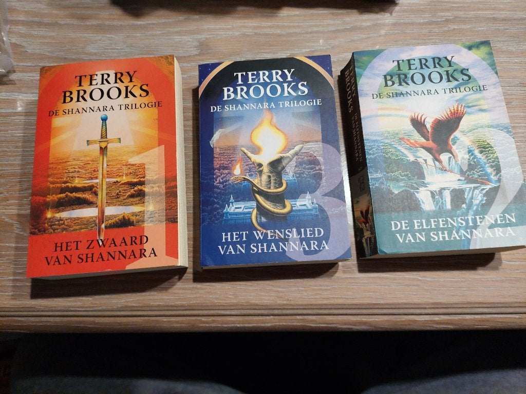 Fantasy boeken, Livres, Fantastique, Comme neuf, Enlèvement ou Envoi