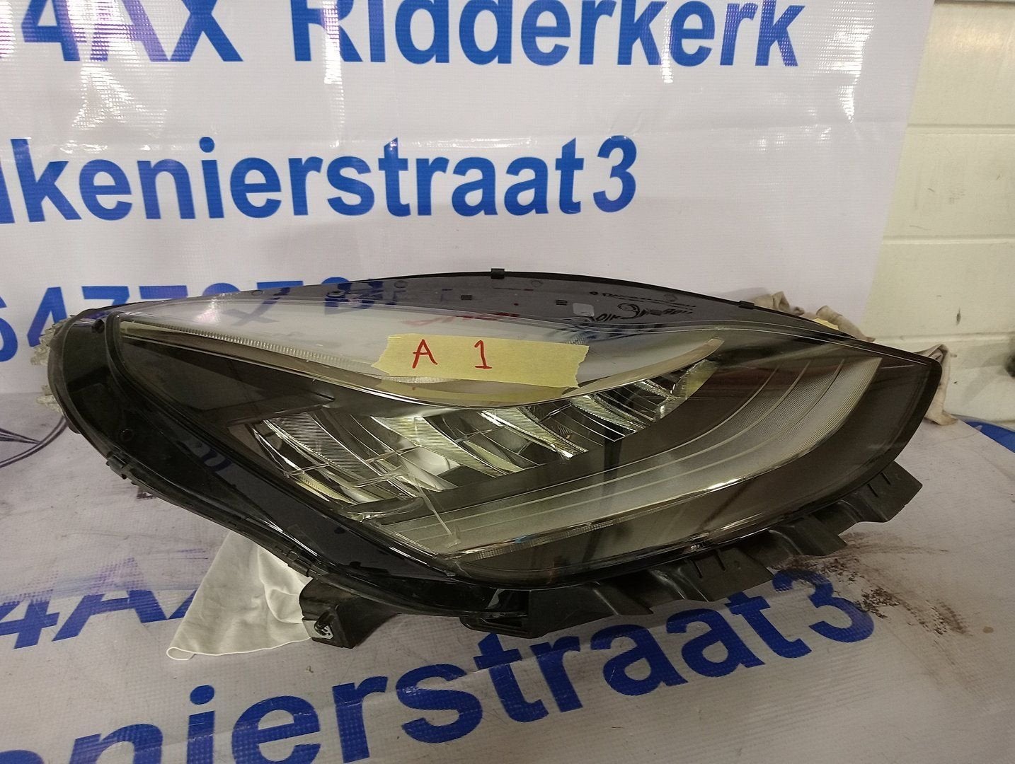 TESLA MODEL 3 Koplampen Rechts met artikelnummer 1077372-00, Autos : Pièces & Accessoires, Éclairage, Autres marques automobiles