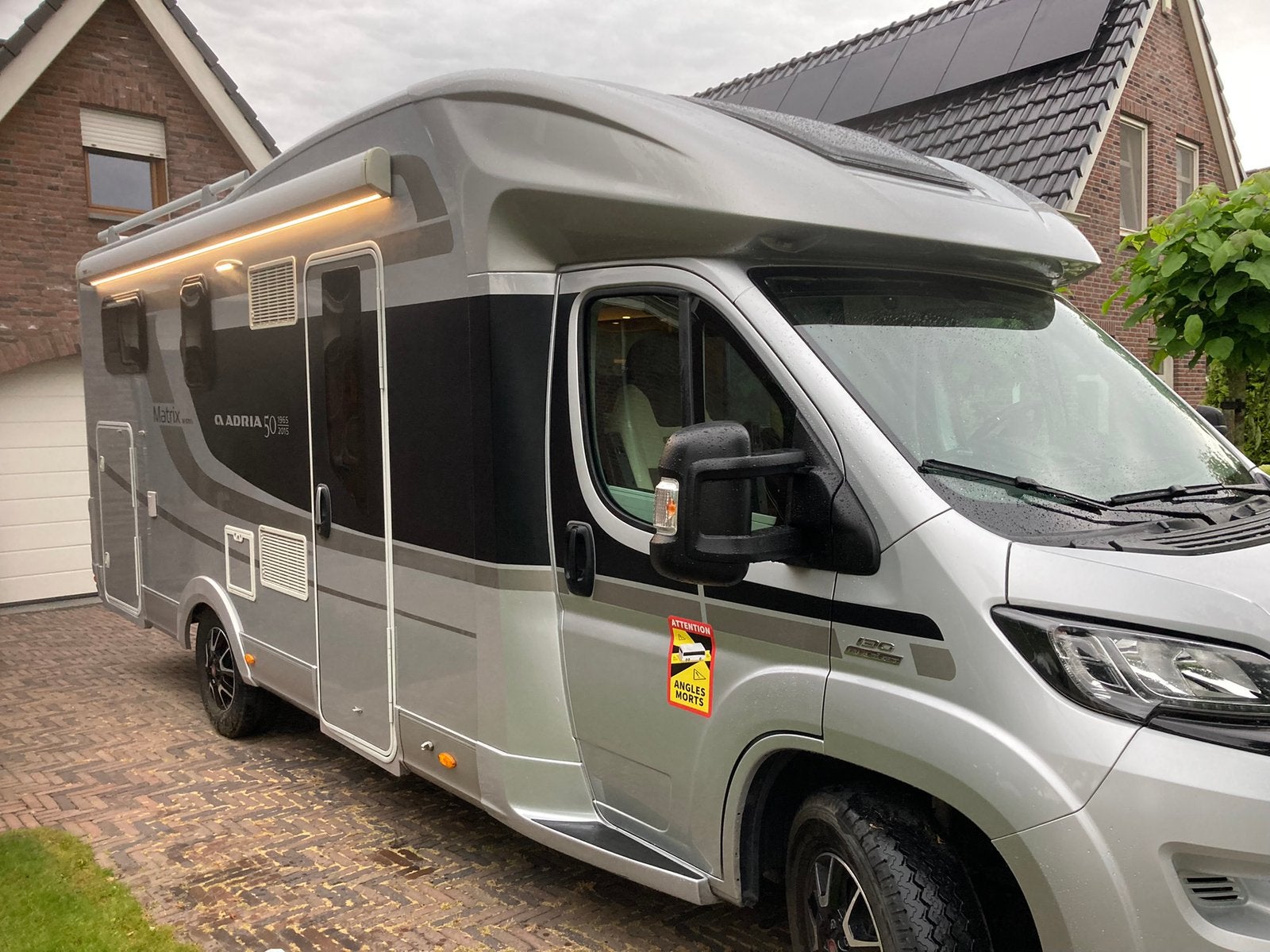 ‼️Prachtige Adria Matrix 670SL 50 Years Edition ‼️ DakAirco, ESP - Contrôle de stabilité, Ringverwarming, Fiat, 7 tot 8 meter