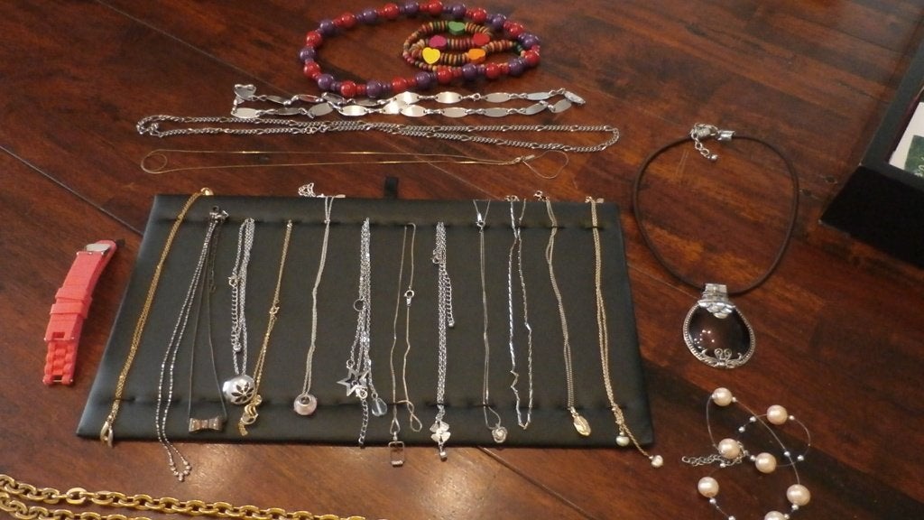 Je vends un lot de 20 colliers de fantaisie., Enlèvement, Comme neuf