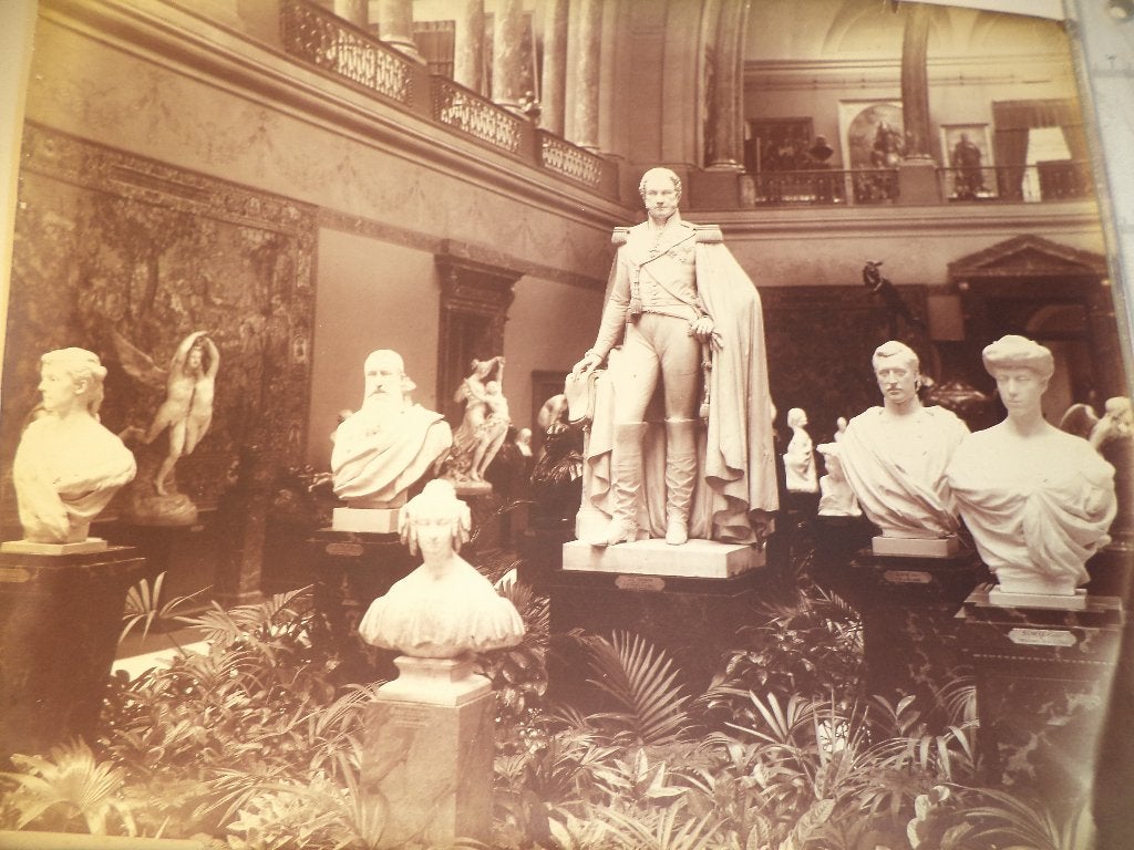 grand Photo originale Musée BXL bustes famille royale belge, Collections, Enlèvement ou Envoi
