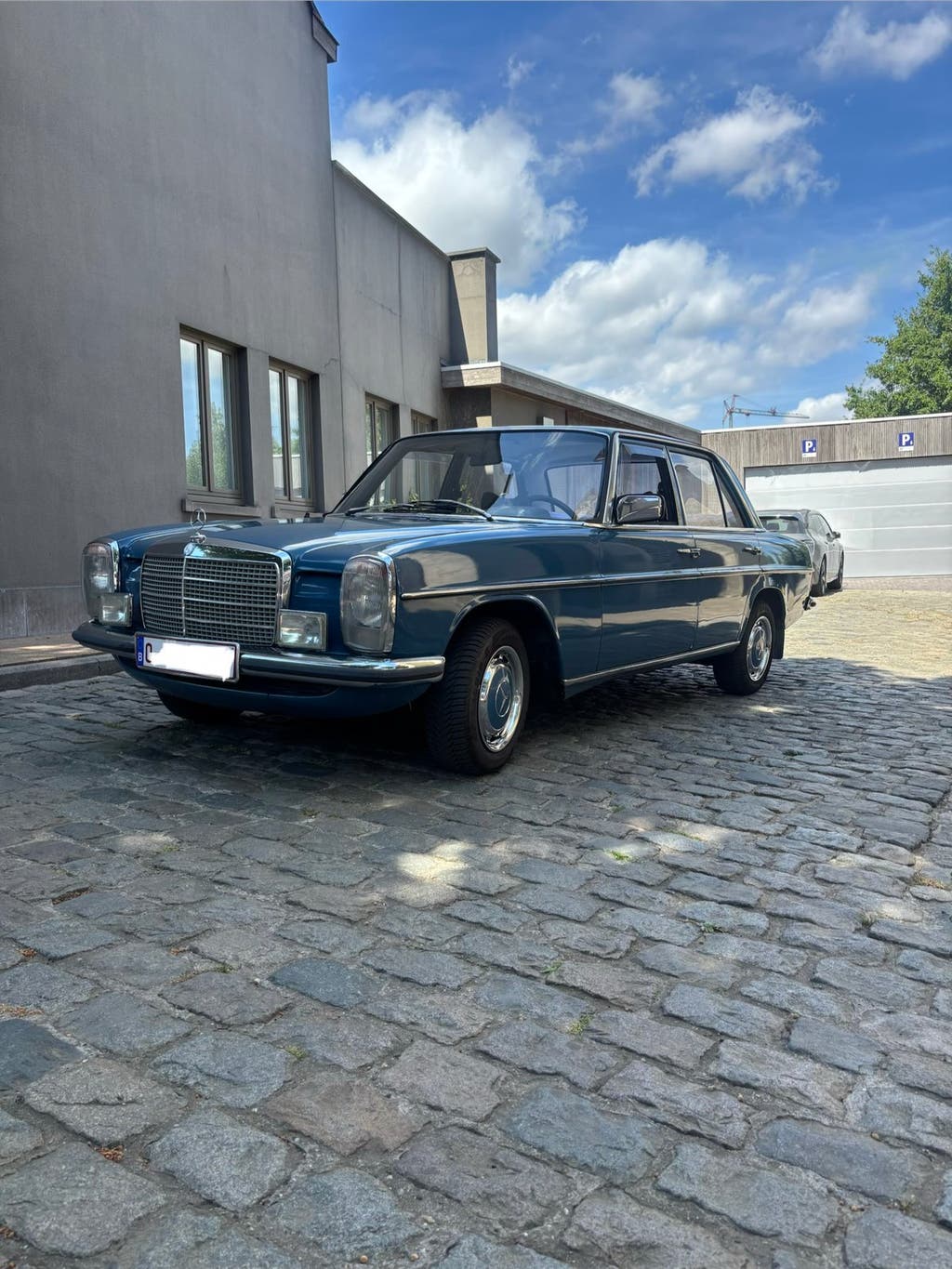 Mercedes-Benz W115 1975 oldtimer met 78.340km, foto 3