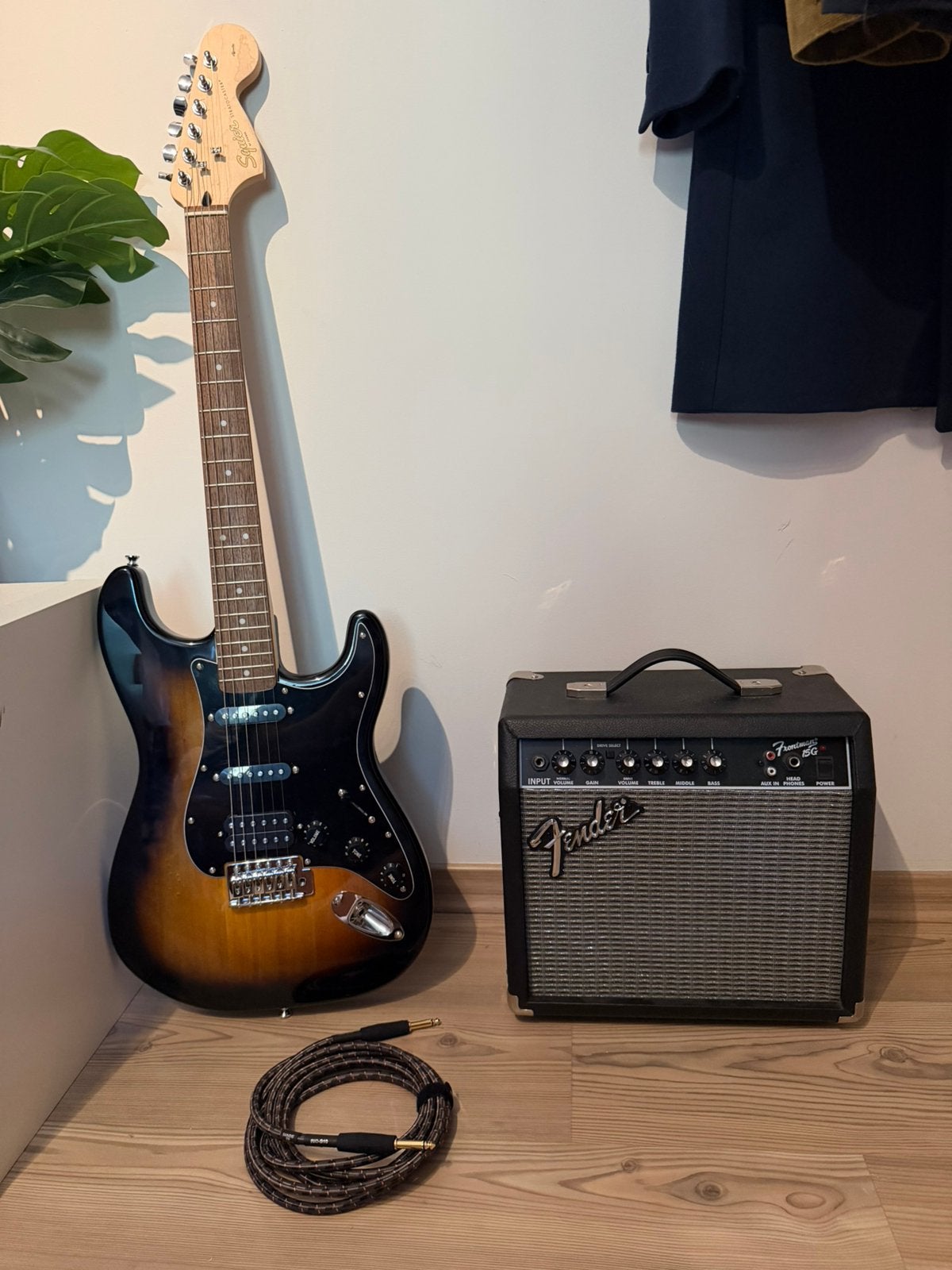 Squier Affinity Stratocaster HSS + Fender Frontman + kabel, Muziek en Instrumenten, Ophalen, Fender, Met versterker, Zo goed als nieuw