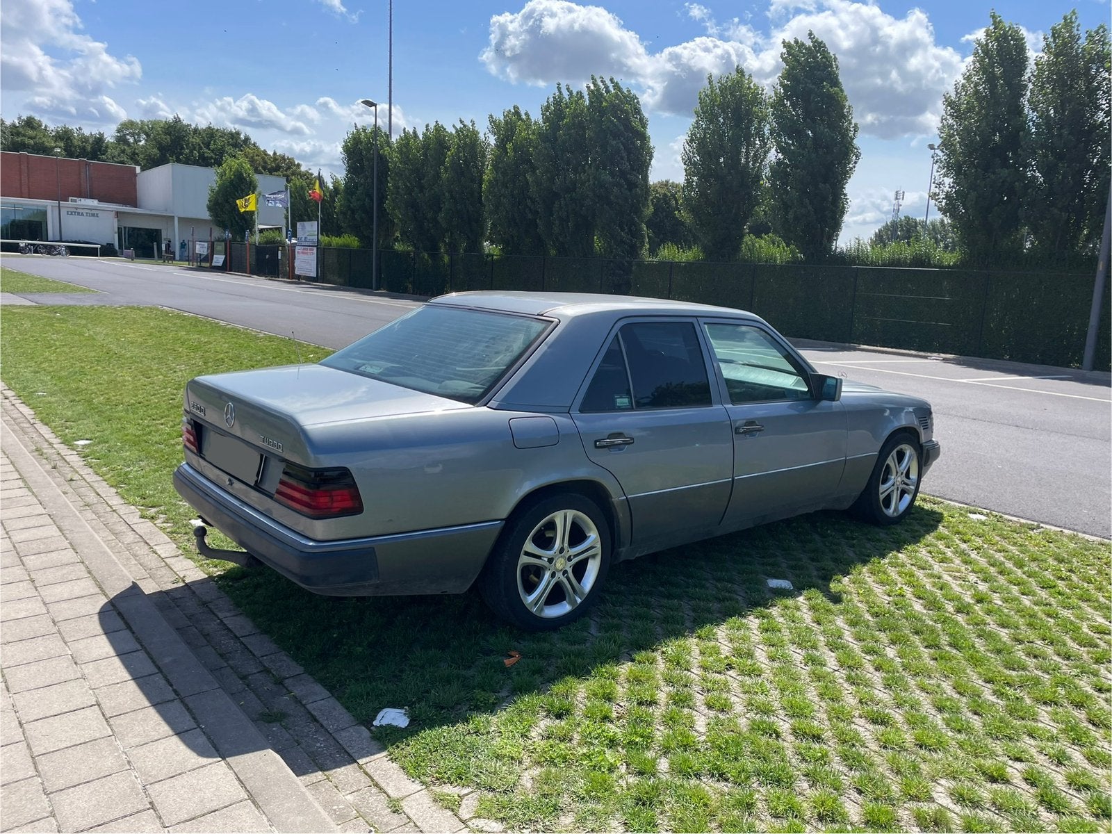 Oldtimer Mercedes 2.5 turbo diesel W124 in zeer goede staat, foto 5