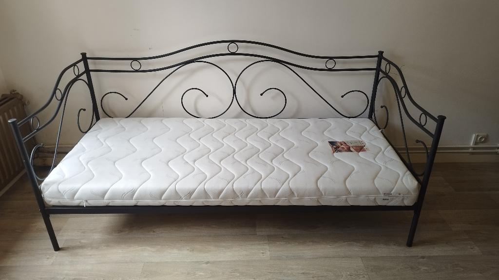 bed met matras, Enlèvement, Métal, Noir, Une personne