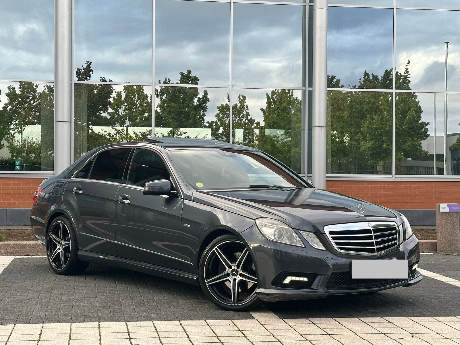 Mercedes-Benz l E220 CDI l 2009 l AMG + ANVANGARDE, Euro 5, Bedrijf, Zetelverwarming, Te koop