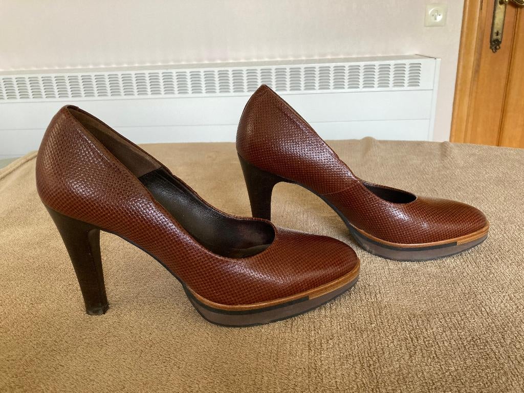 Bruine schoenen met hoge hak. Zinda, maat 39, Kleding | Dames, Bruin, Ophalen of Verzenden, Zo goed als nieuw, Schoenen met hoge hakken