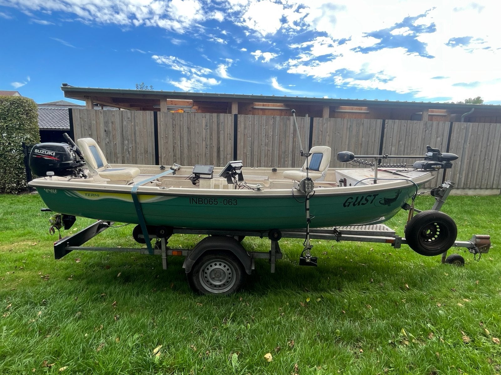 Visboot compleet met trailer, fishfinder en trolling motor, Watersport en Boten, Ophalen, Gebruikt, Buitenboordmotor, Trailer