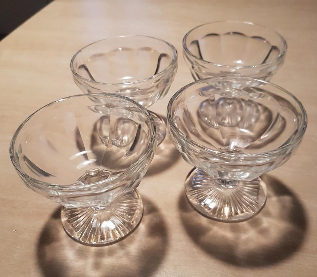 4 ijsbekers, Huis en Inrichting, Keuken | Servies, Glas of Glazen, Gebruikt, Ophalen of Verzenden, Glas