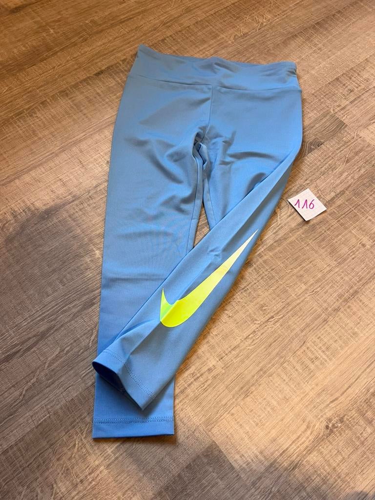 Legging Nike / 116, Ophalen of Verzenden, Zo goed als nieuw, Meisje, Sport- of Zwemkleding