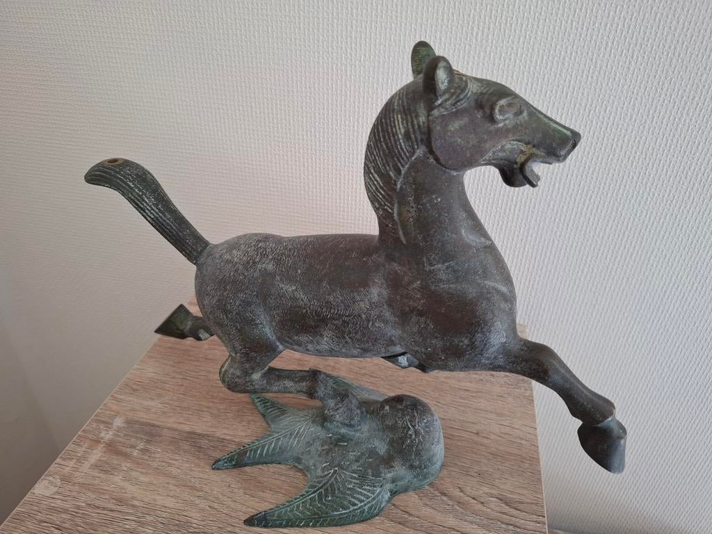 Zwaar bronsen paard, Enlèvement