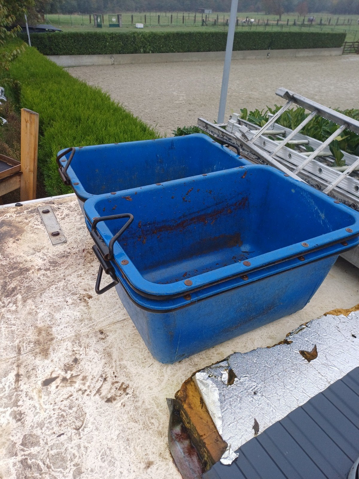 mortelkuip en 200 liter, Ophalen, Zo goed als nieuw