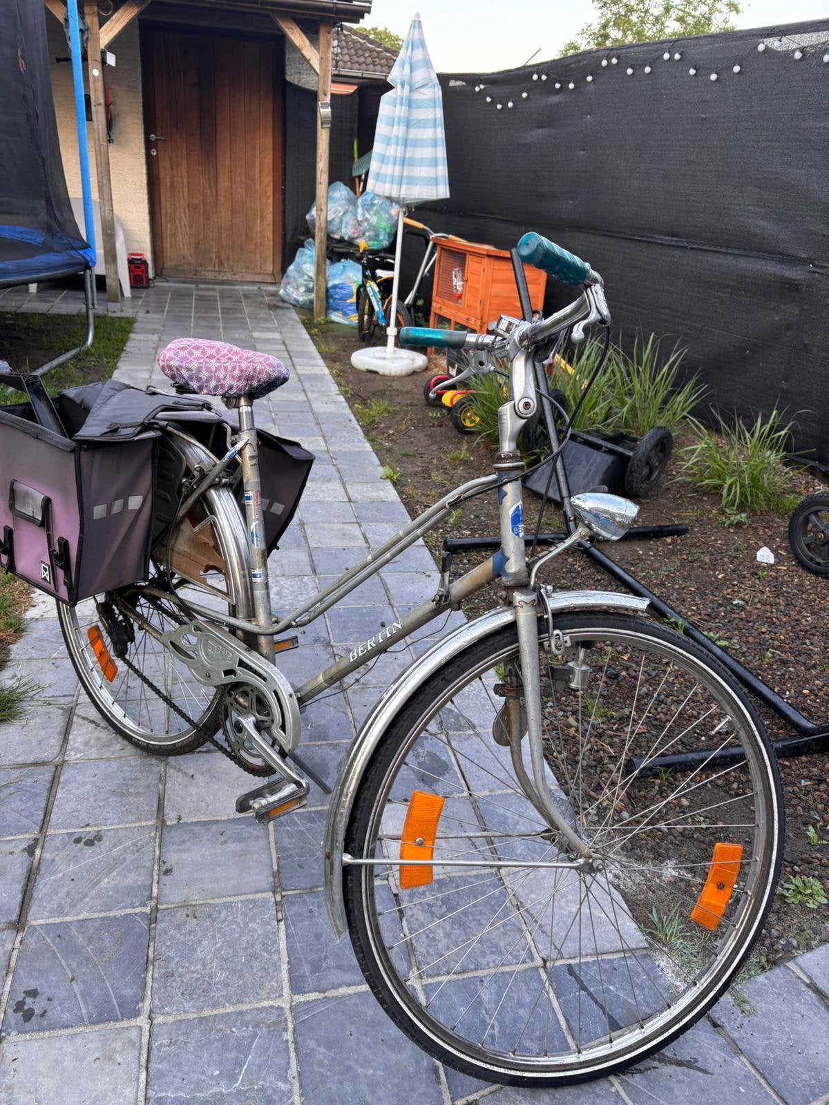 Oude dames fiets, Ophalen