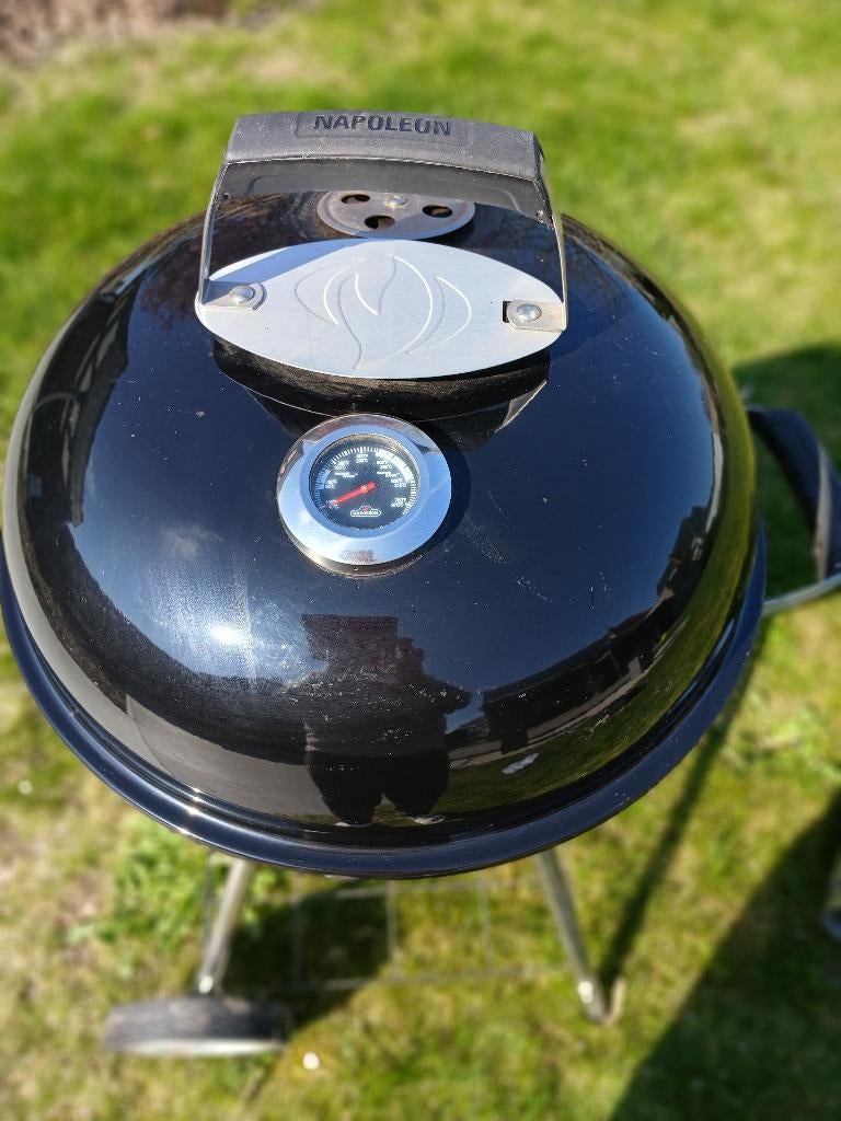 HOUTSKOOLBARBECUE NAPOLEON MET BRIKETTENSTARTER EN BRIKETTEN, Enlèvement, Utilisé, Zie foto