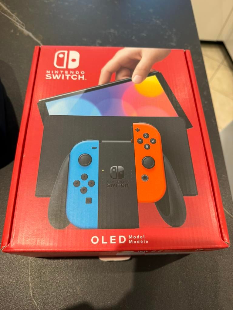 Nintendo Switch Oled + controllerspel, Games en Spelcomputers, Spelcomputers | Nintendo Switch, Ophalen, Zo goed als nieuw, Met 2 controllers