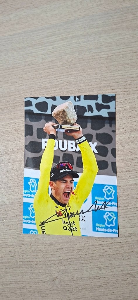 Wout van Aert - Roubaix # Foto met handtekening (print), Envoi, Neuf, Autres types