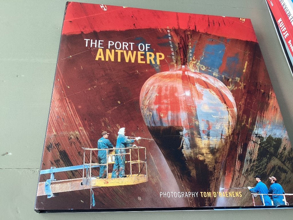 The PORT of ANTWERP. Foto’s Tom D’Haenens, Enlèvement ou Envoi, 20e siècle ou après, Comme neuf